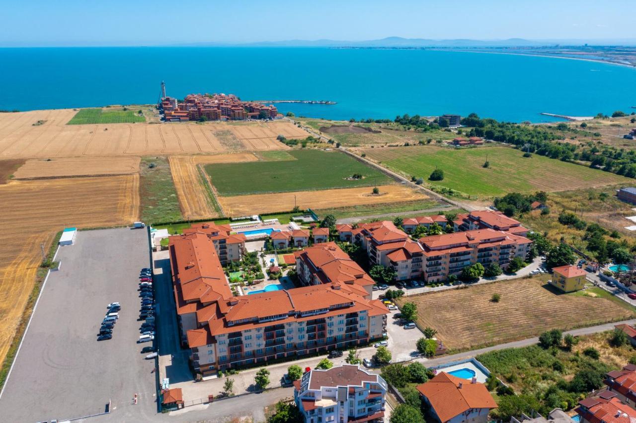Apartcomplex Chateau Aheloj Kültér fotó
